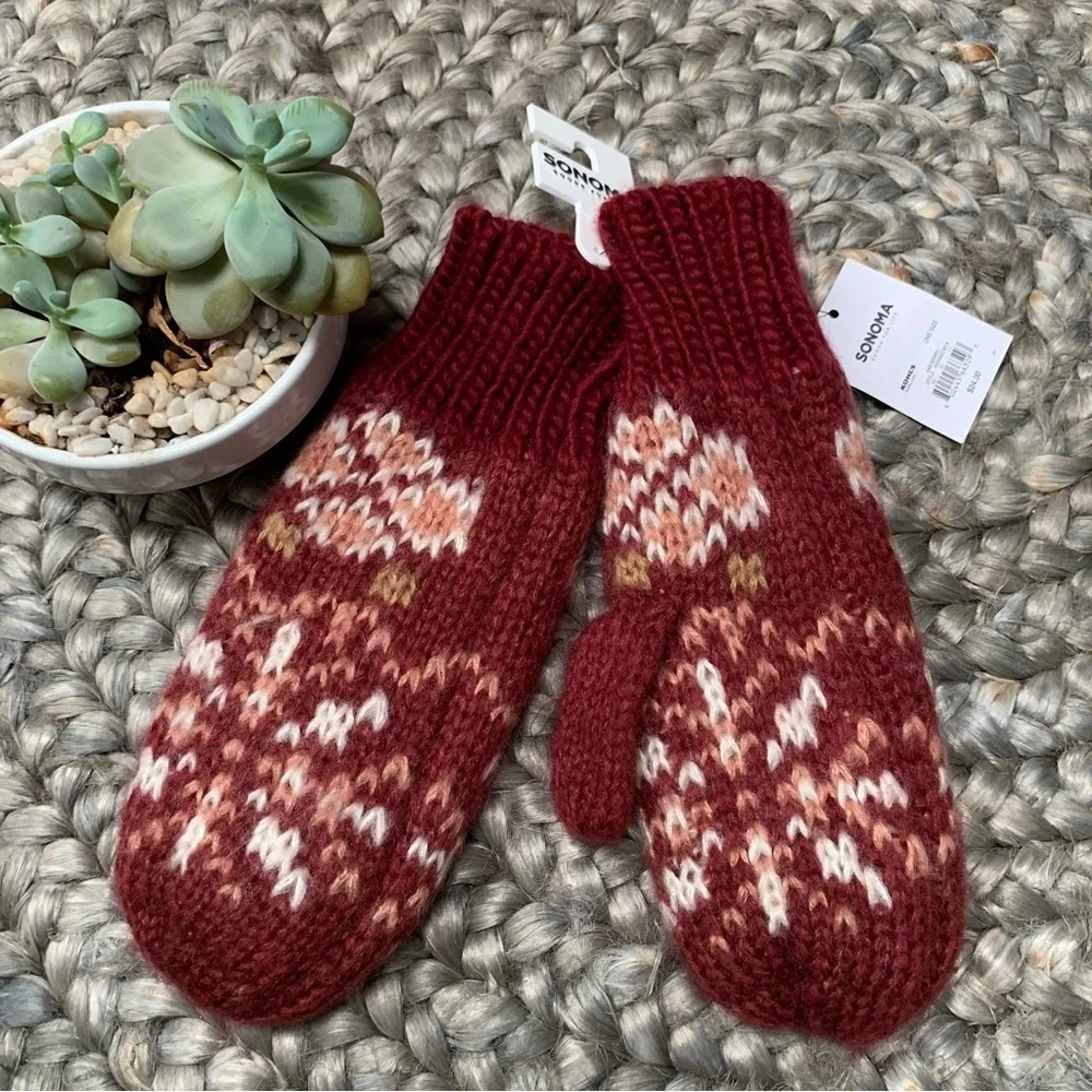 NWT Sonoma super cozy chunky knit mittens maroon pink gloves snowflake new